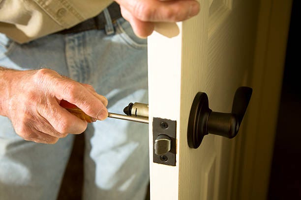 experienced locksmith for car key duplication